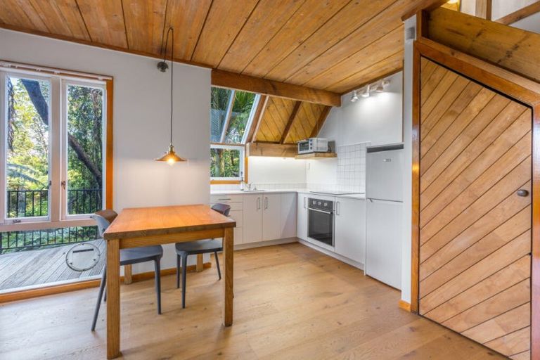 Photo of property in 40 Otitori Bay Road, Titirangi, Auckland, 0604