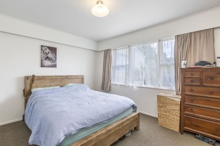 Photo of property in 50 Hogans Road, Glenfield, Auckland, 0629