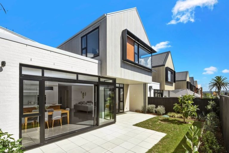 Photo of property in 12 Isitt Road, Hobsonville, Auckland, 0616