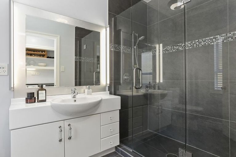 Photo of property in 61 Palmerston Road, Birkenhead, Auckland, 0626