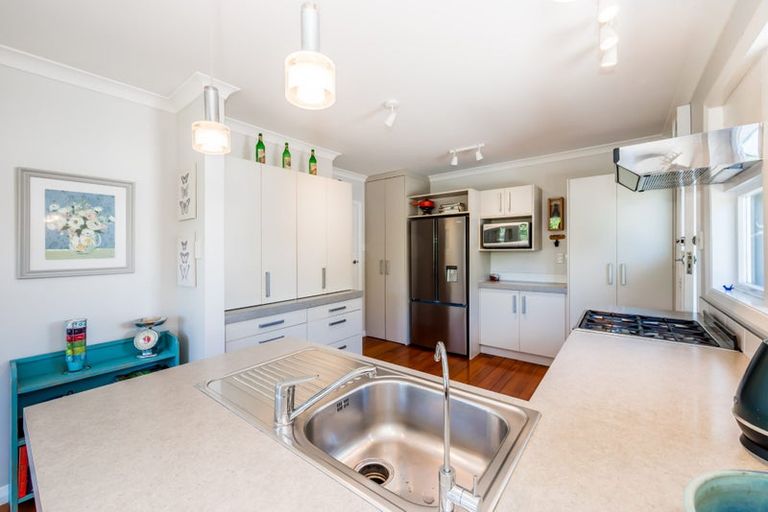 Photo of property in 118 Raumati Road, Raumati Beach, Paraparaumu, 5032