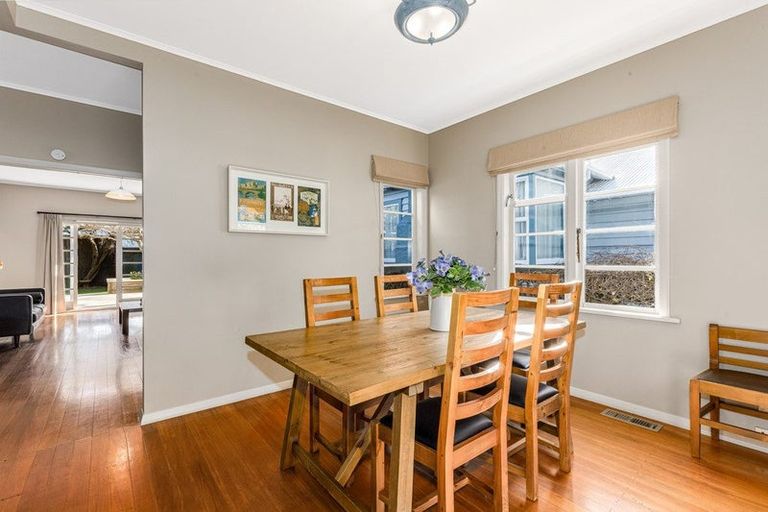 Photo of property in 218 Muritai Road, Eastbourne, Lower Hutt, 5013