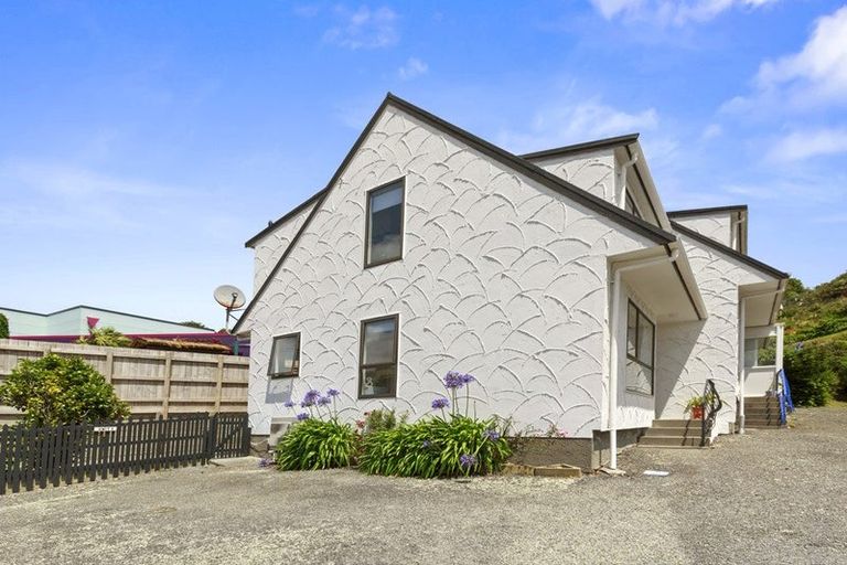 Photo of property in 1/29 Main Road, Tawa, Wellington, 5028