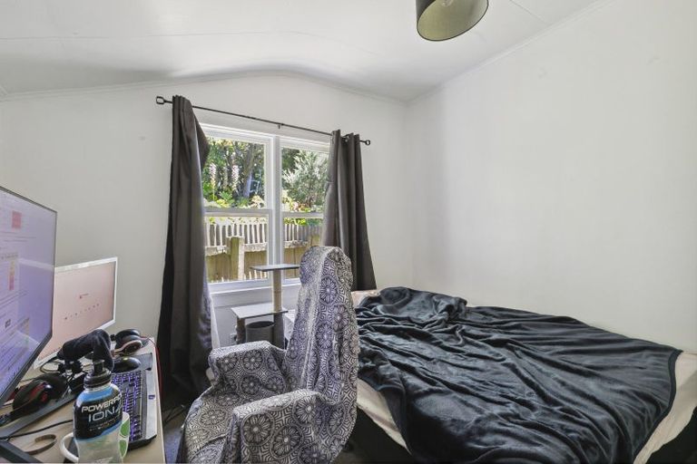 Photo of property in 66 Kelburn Parade, Kelburn, Wellington, 6012