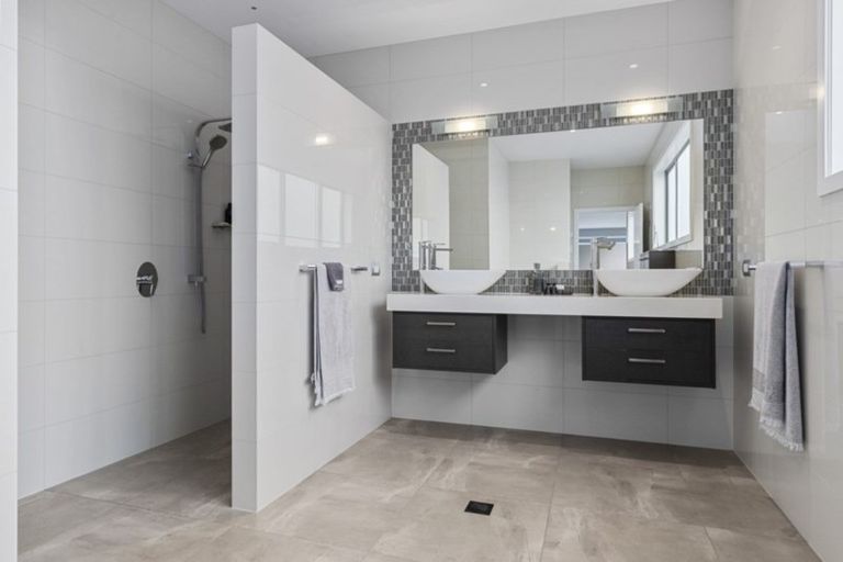 Photo of property in 73 Lake Domain Drive, Frankton, Hamilton, 3204