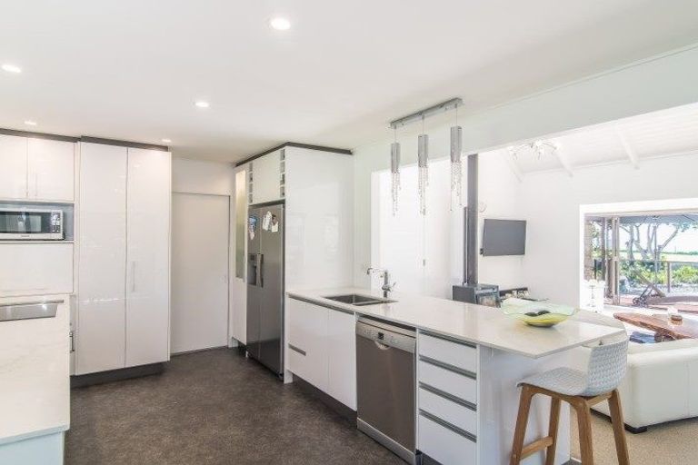 Photo of property in 82 Marine Parade, Paraparaumu Beach, Paraparaumu, 5032