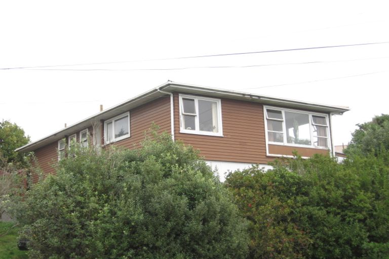 Photo of property in 82 Glanmire Road, Newlands, Wellington, 6037