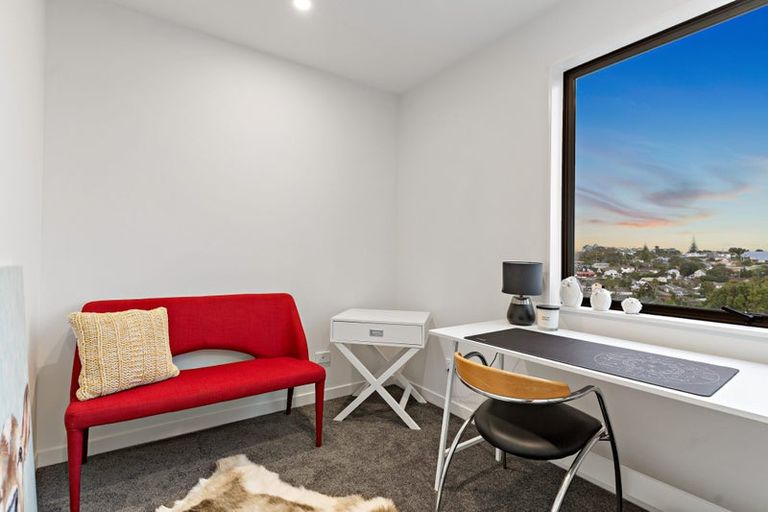 Photo of property in 24 Milenio Crescent, Windsor Park, Auckland, 0632