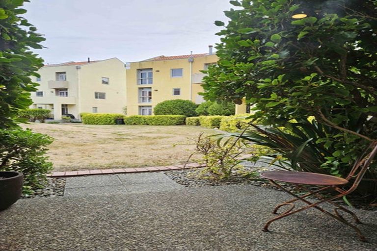 Photo of property in Marrakech Cafe, 71/305 Evans Bay Parade, Hataitai, Wellington, 6021