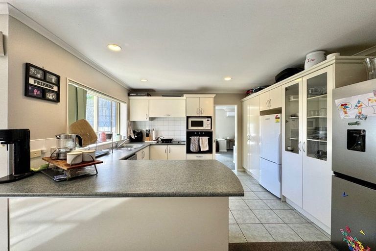 Photo of property in 12 Mellefont Close, East Tamaki Heights, Auckland, 2016