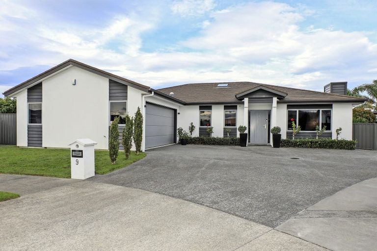 Photo of property in 9 Ohau Place, Poraiti, Napier, 4112