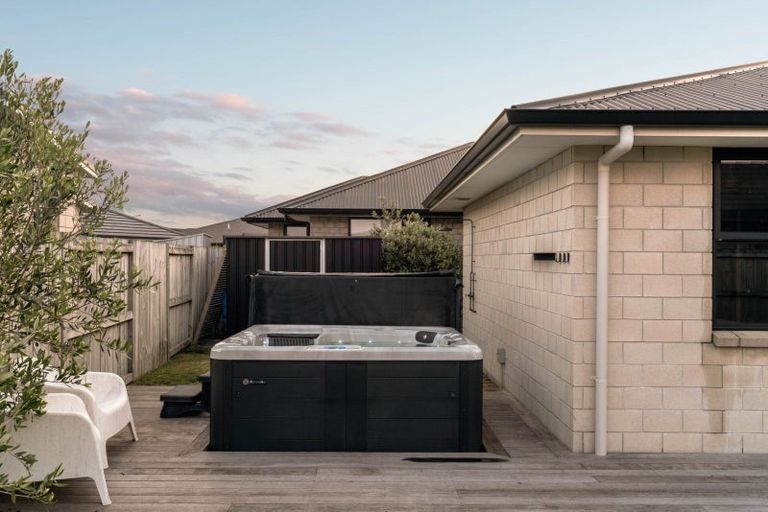 Photo of property in 11 Livingstone Drive, Papamoa Beach, Papamoa, 3118