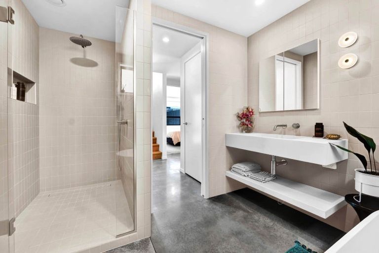 Photo of property in 5b Strandon Place, Strandon, New Plymouth, 4312