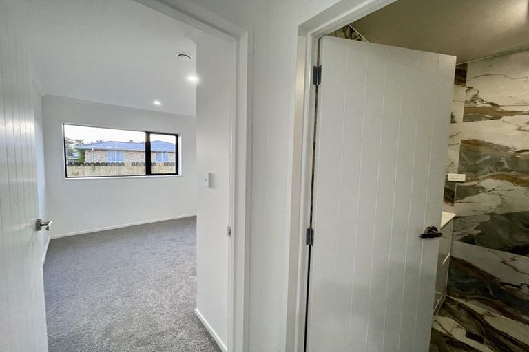 Photo of property in 65c Manuroa Road, Takanini, 2112