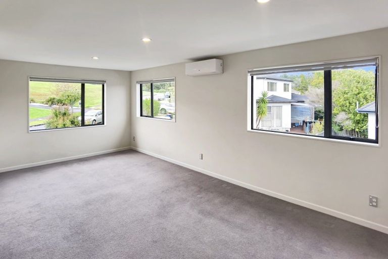 Photo of property in 19 Wye Oak Drive, Schnapper Rock, Auckland, 0632