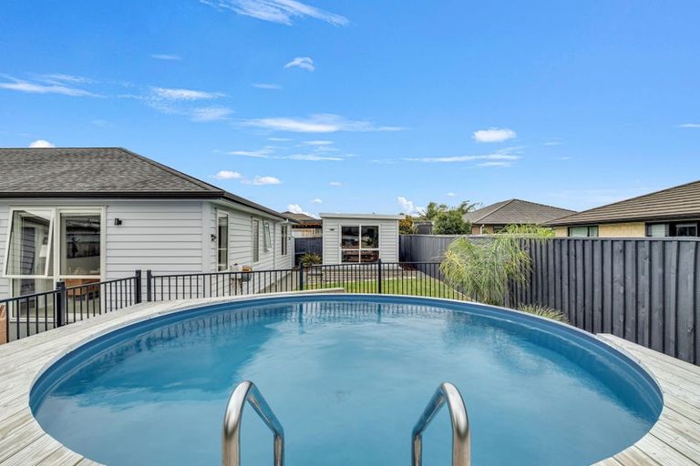 Photo of property in 14 Aporo Drive, Kumeu, 0810