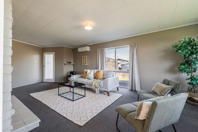 Photo of property in 35 Kimberley Grove, Westbrook, Palmerston North, 4412