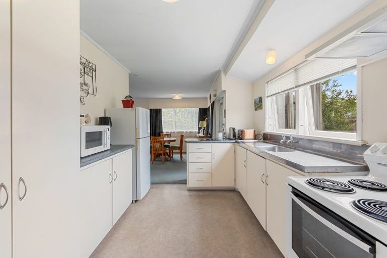 Photo of property in 2/5 Grove Road, Papakura, 2110