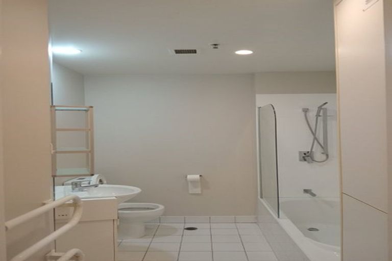 Photo of property in Terrace Garden Apartments, 3e/120 The Terrace, Wellington Central, Wellington, 6011