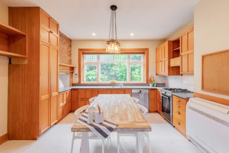 Photo of property in 96 Saint Martins Road, Saint Martins, Christchurch, 8022