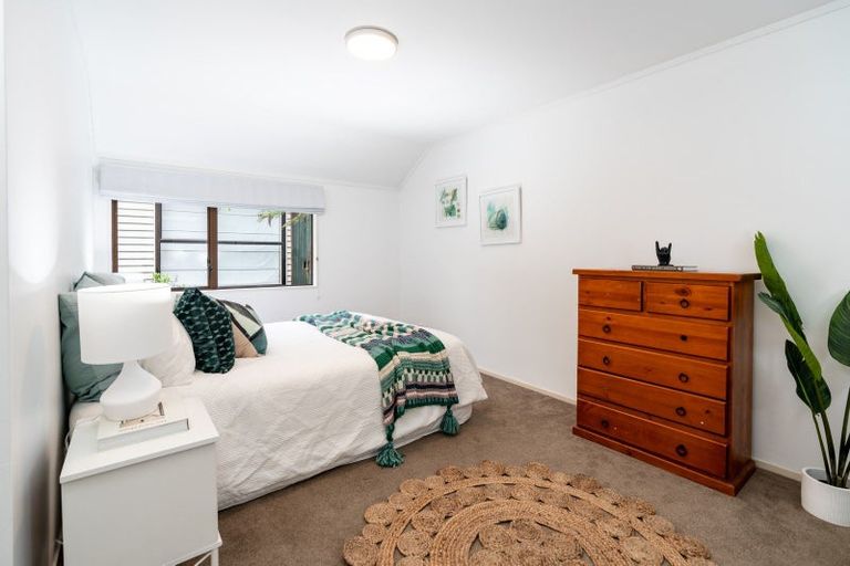 Photo of property in 80 Amapur Drive, Khandallah, Wellington, 6035