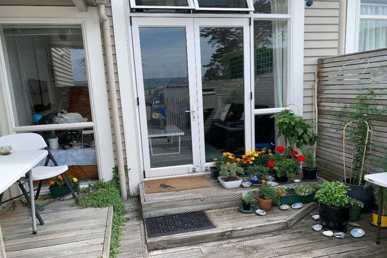 Photo of property in 231u8 Marine Parade, Seatoun, Wellington, 6022