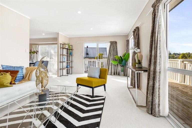 Photo of property in 18 Kearney Place, Massey, Auckland, 0614