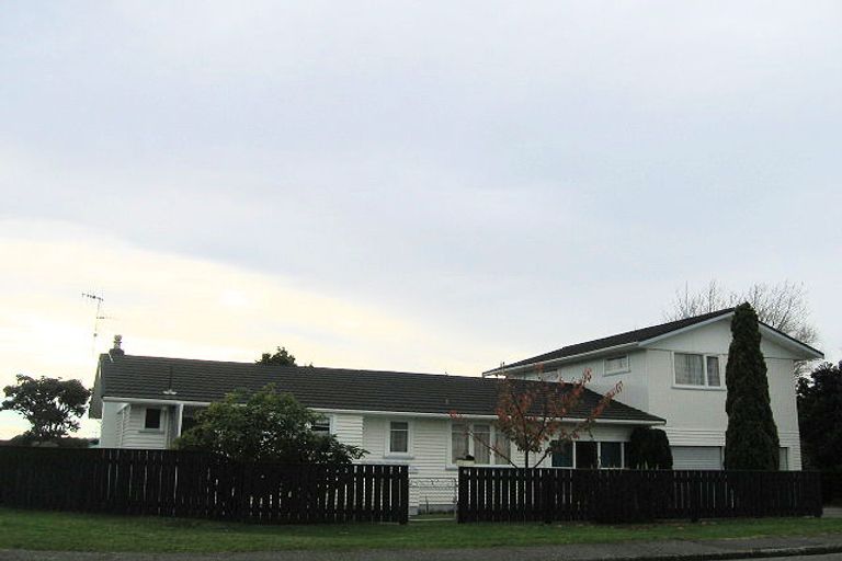Photo of property in 1 Hadfield Place, Paraparaumu Beach, Paraparaumu, 5032