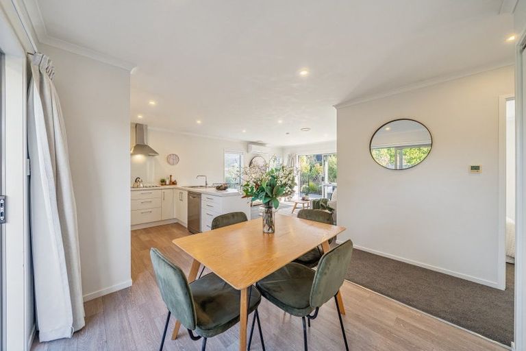 Photo of property in 92 Sunstone Crescent, Timberlea, Upper Hutt, 5018