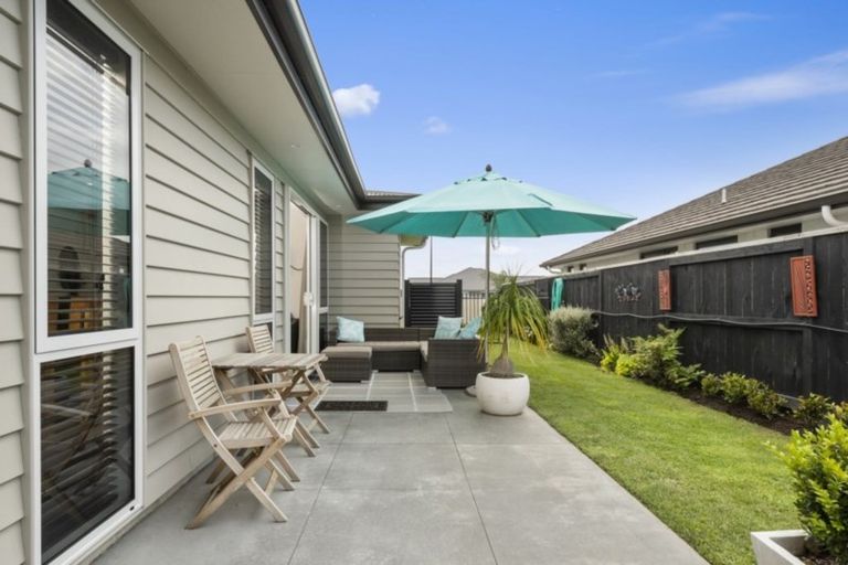 Photo of property in 77 Sandhurst Drive, Papamoa Beach, Papamoa, 3118