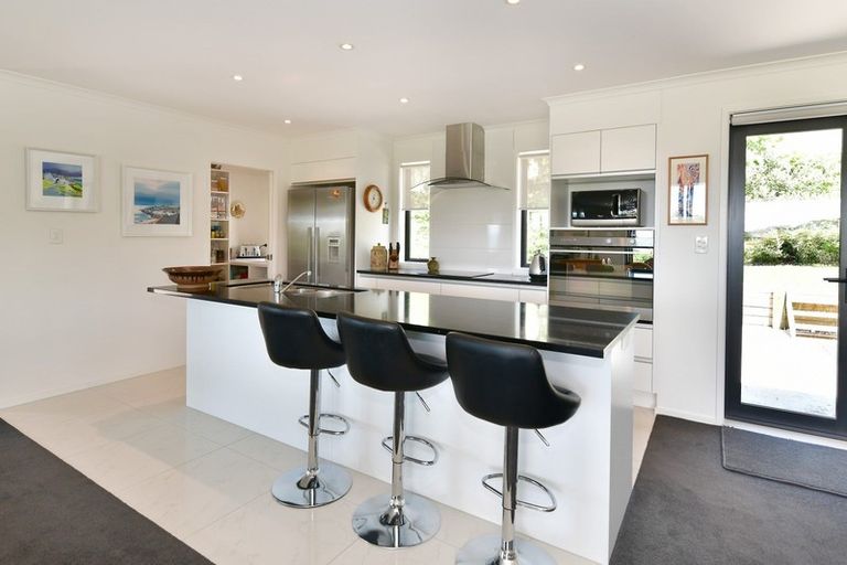 Photo of property in 32 Grovenor Drive, Orewa, 0931