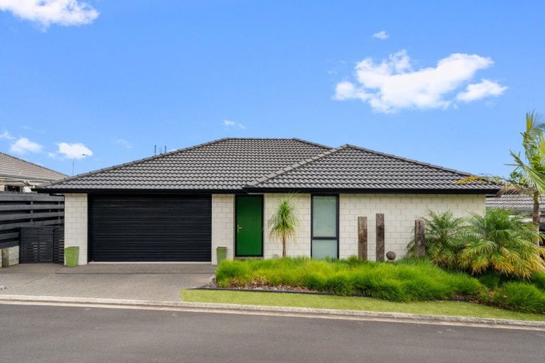 Photo of property in 18 Vista Close, Omokoroa, 3114