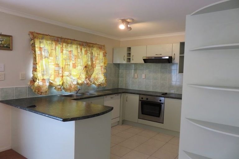 Photo of property in 7 Shah Place, Glen Eden, Auckland, 0602