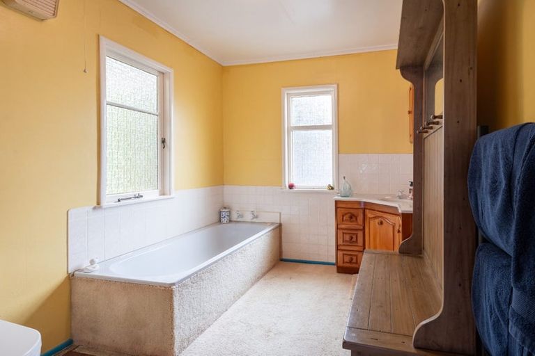 Photo of property in 63 Sea View Road, Baylys Beach, 0377