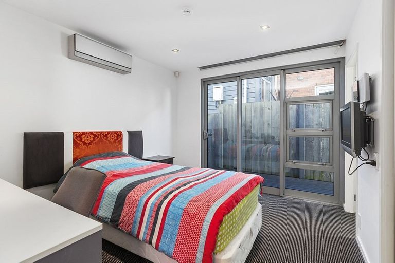 Photo of property in 56 Tamworth Crescent, Newlands, Wellington, 6037