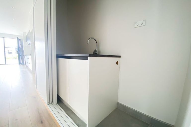 Photo of property in 15 Biokovo Street, Massey, Auckland, 0614