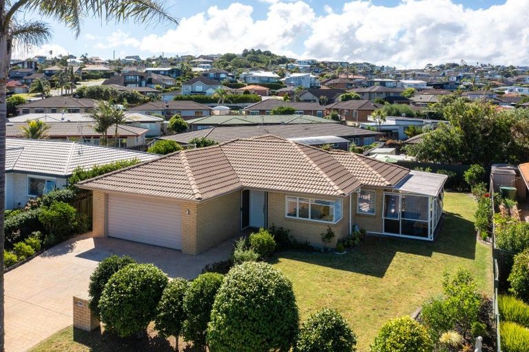 Photo of property in 94 Lakeside Drive, Orewa, 0931