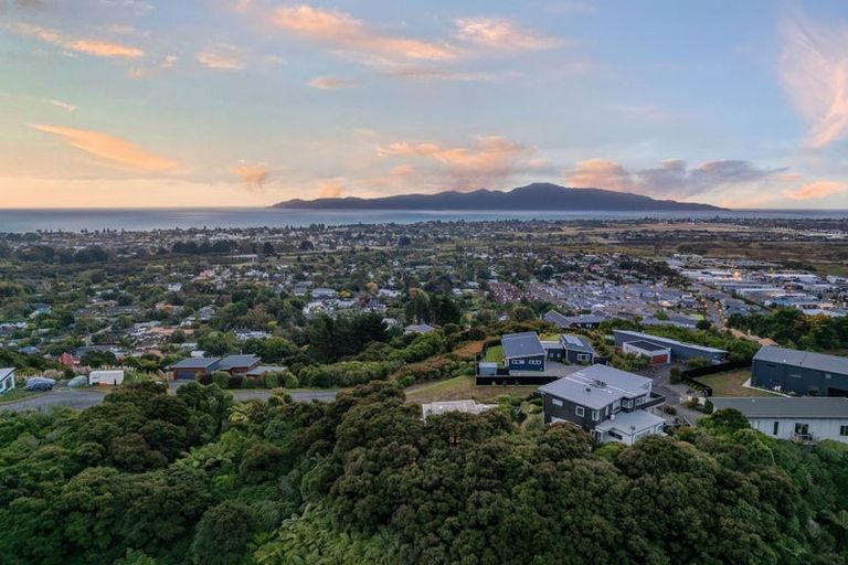 Photo of property in 2 Ocean Vista Lane, Paraparaumu, 5032