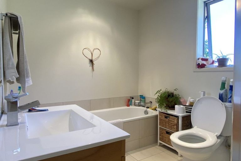 Photo of property in 42 Sylvan Street, Lake Hayes, Queenstown, 9304