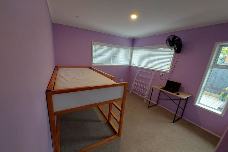 Photo of property in 1/367 Wairau Road, Totara Vale, Auckland, 0629