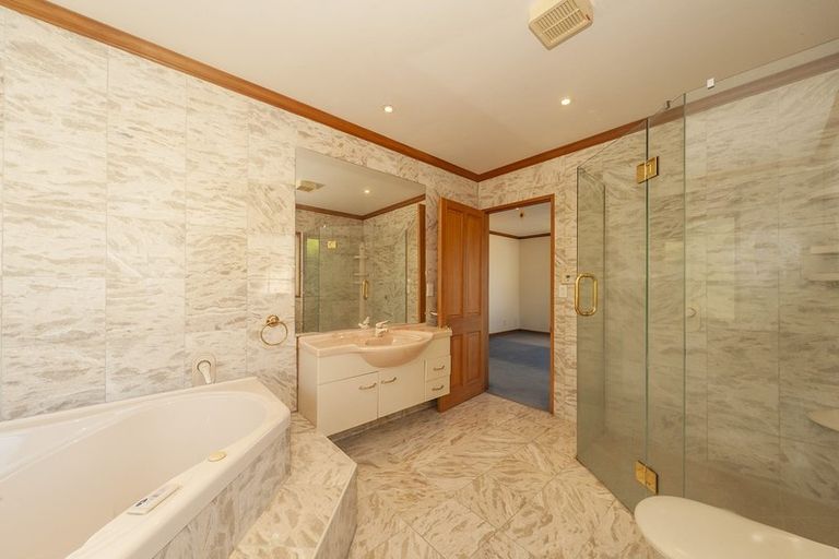 Photo of property in 15 Amesbury Drive, Churton Park, Wellington, 6037