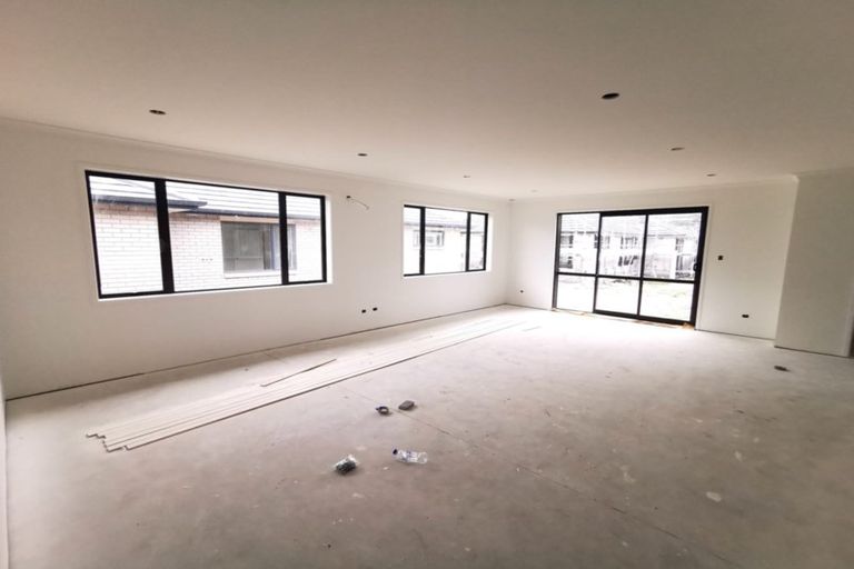 Photo of property in 10 Ropere Street, Kumeu, 0810