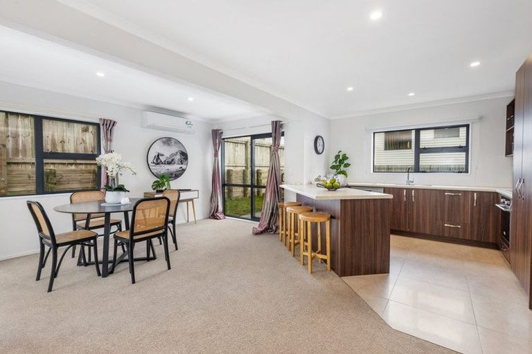 Photo of property in 7a Sandino Place, Grenada Village, Wellington, 6037