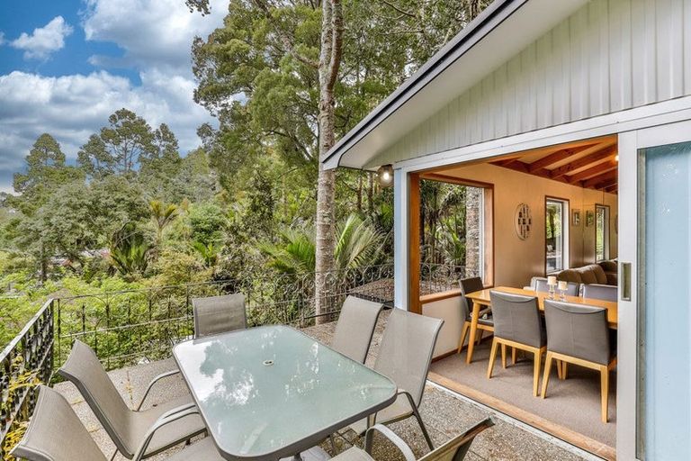 Photo of property in 25 Opou Road, Titirangi, Auckland, 0604