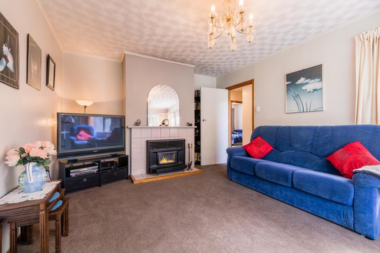 Photo of property in 23 Lowtherhurst Road, Massey, Auckland, 0614