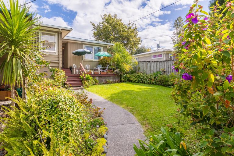 Photo of property in 23 Lowtherhurst Road, Massey, Auckland, 0614