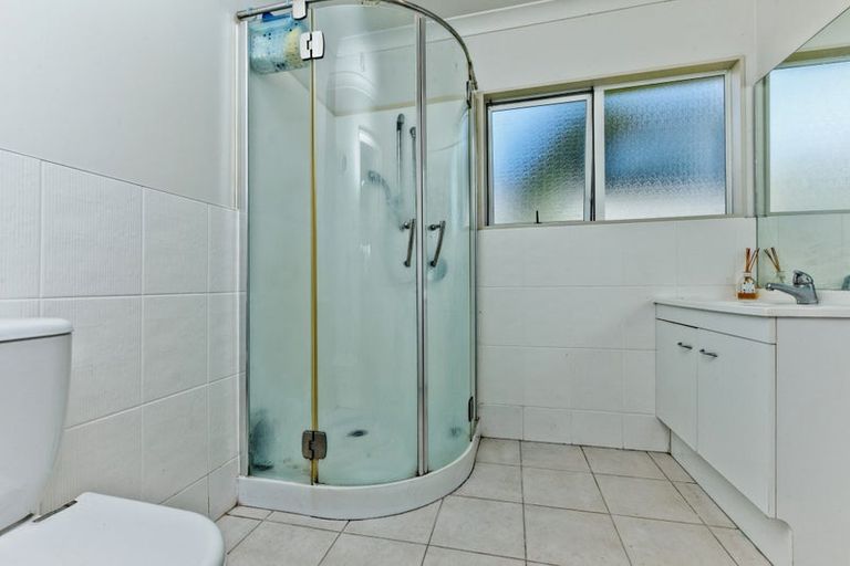 Photo of property in 16 Andara Close, Pinehill, Auckland, 0632