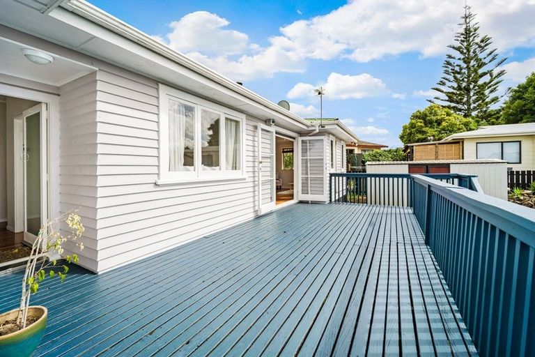 Photo of property in 23a Riserra Drive, Ranui, Auckland, 0612