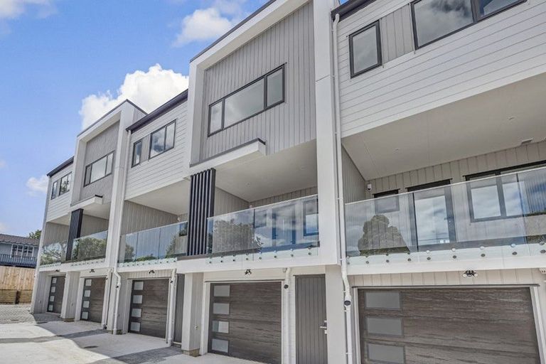 Photo of property in 345 Pakuranga Road, Pakuranga Heights, Auckland, 2010