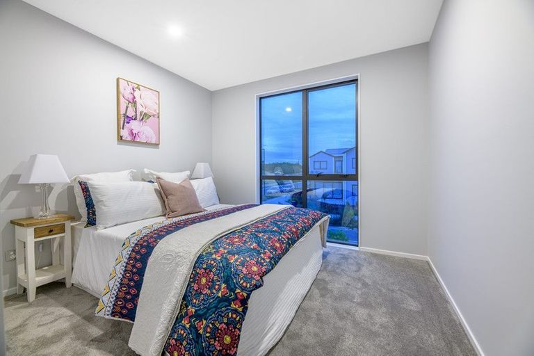 Photo of property in 32 Hea Road, Hobsonville, Auckland, 0616